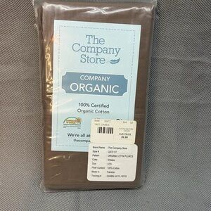NWT the company store company organic standard pillowcases  color is shiitake